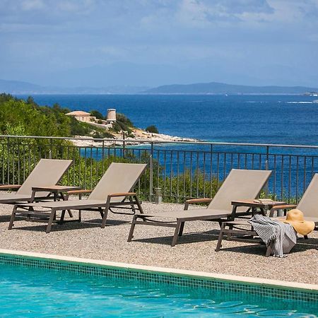 Martini Waterfront Suites Fiskardo Esterno foto