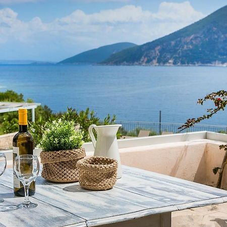 Martini Waterfront Suites Fiskardo Esterno foto