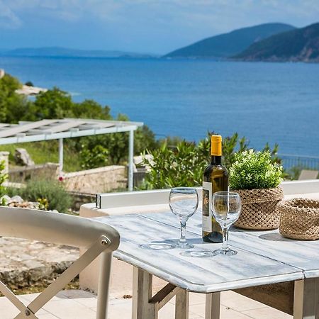 Martini Waterfront Suites Fiskardo Esterno foto