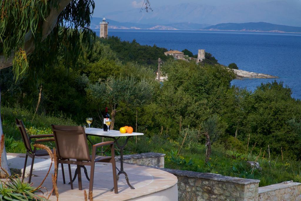 Martini Waterfront Suites Fiskardo Esterno foto