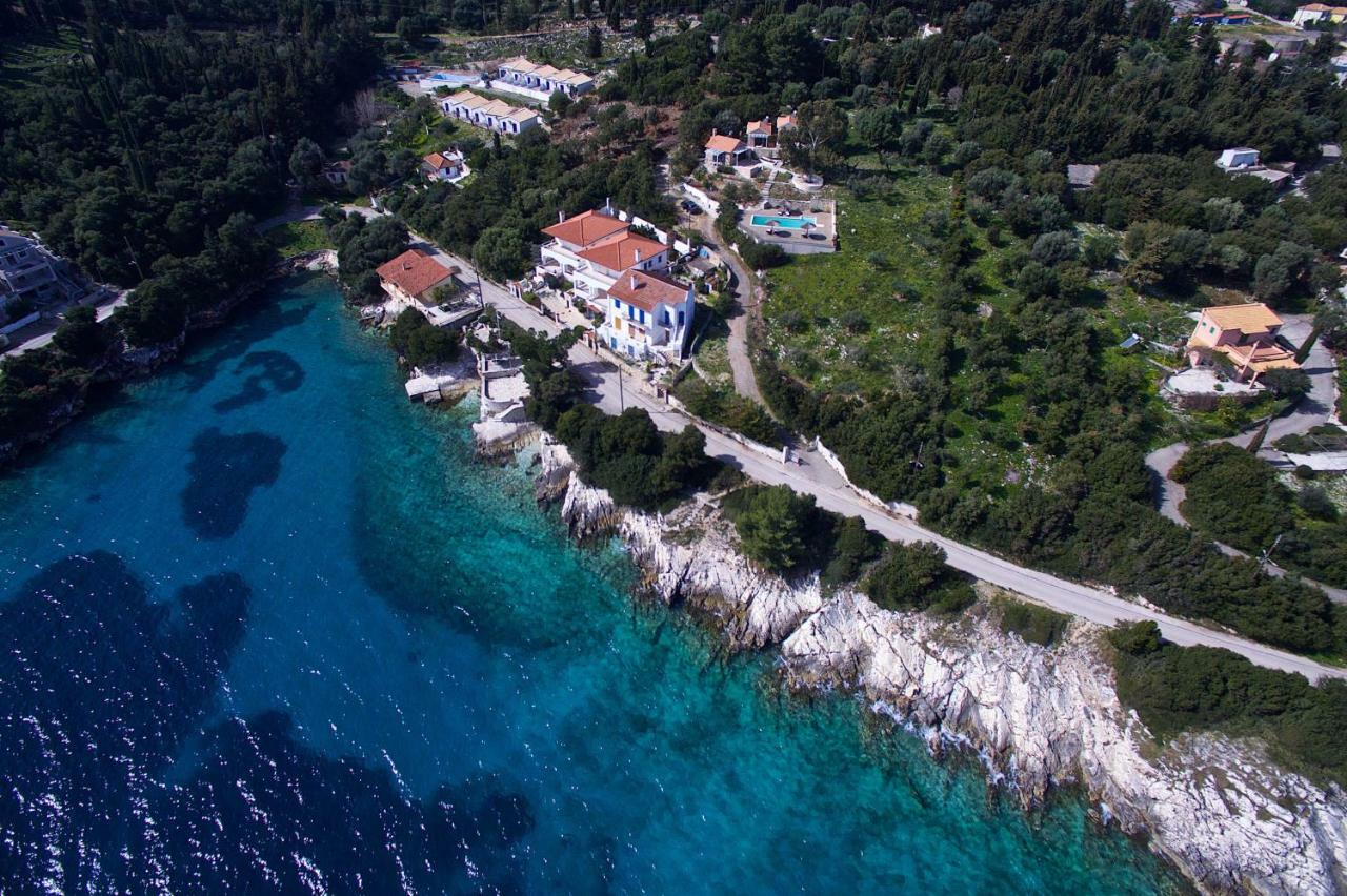 Martini Waterfront Suites Fiskardo Esterno foto