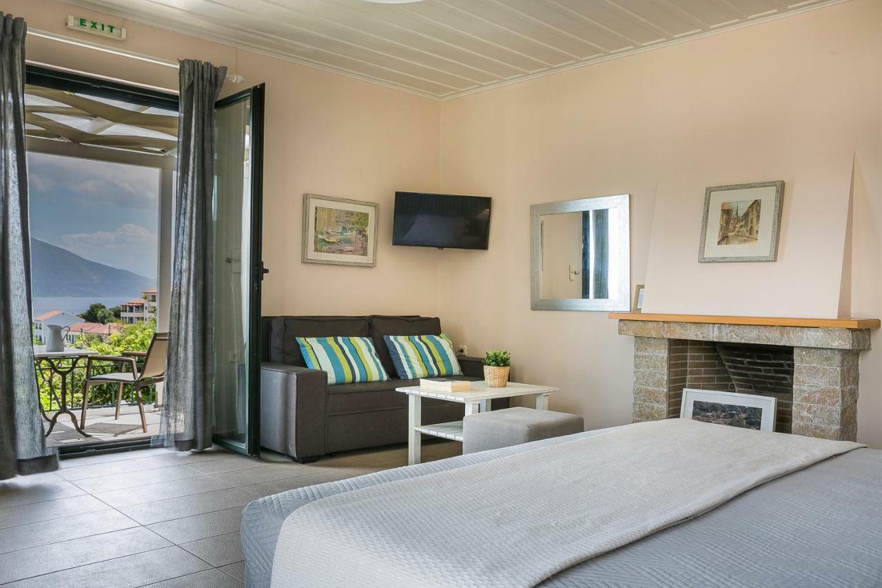 Martini Waterfront Suites Fiskardo Esterno foto