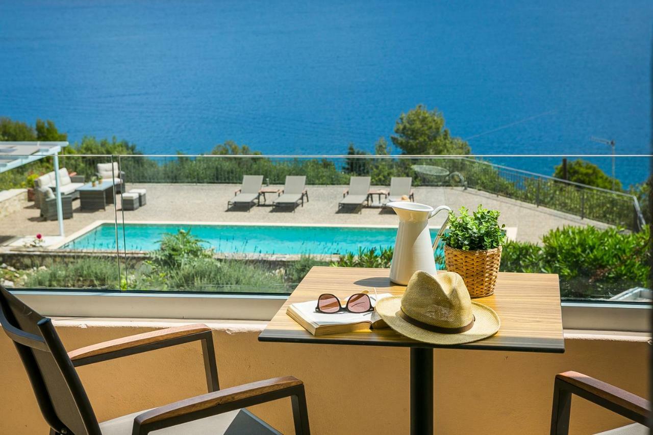 Martini Waterfront Suites Fiskardo Esterno foto