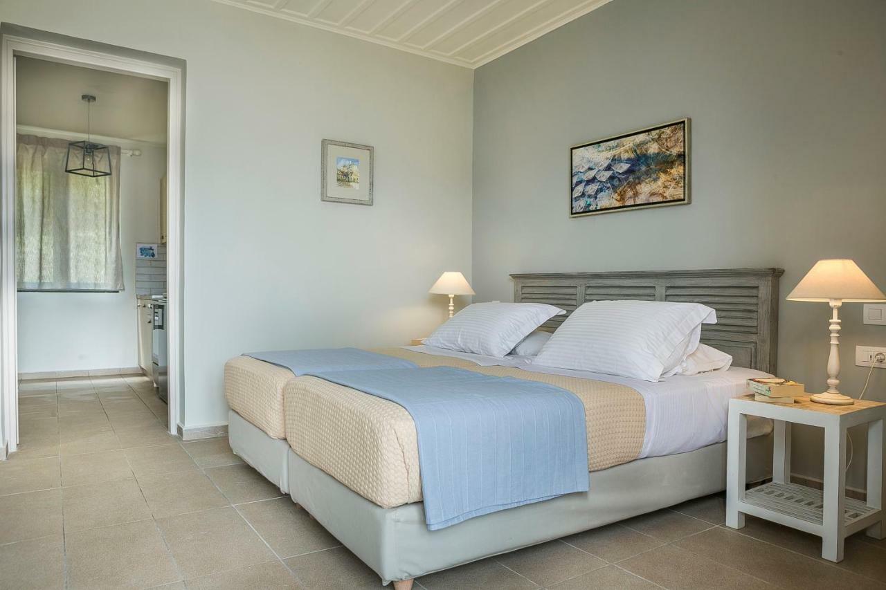 Martini Waterfront Suites Fiskardo Esterno foto