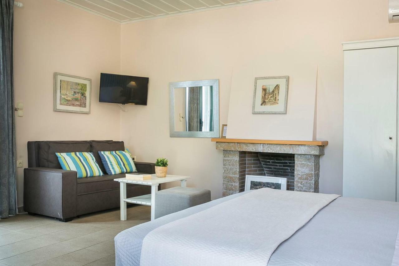 Martini Waterfront Suites Fiskardo Esterno foto