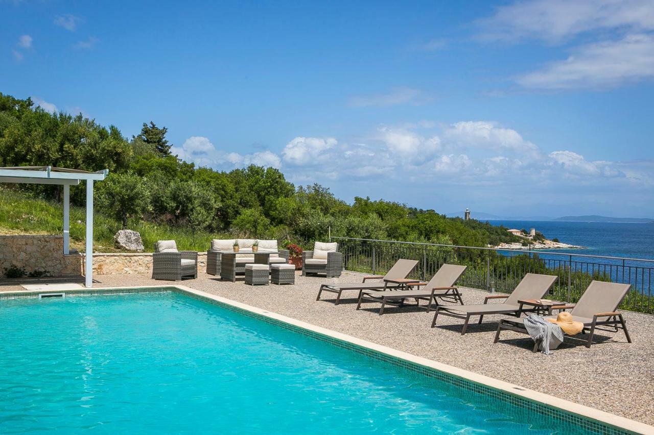 Martini Waterfront Suites Fiskardo Esterno foto