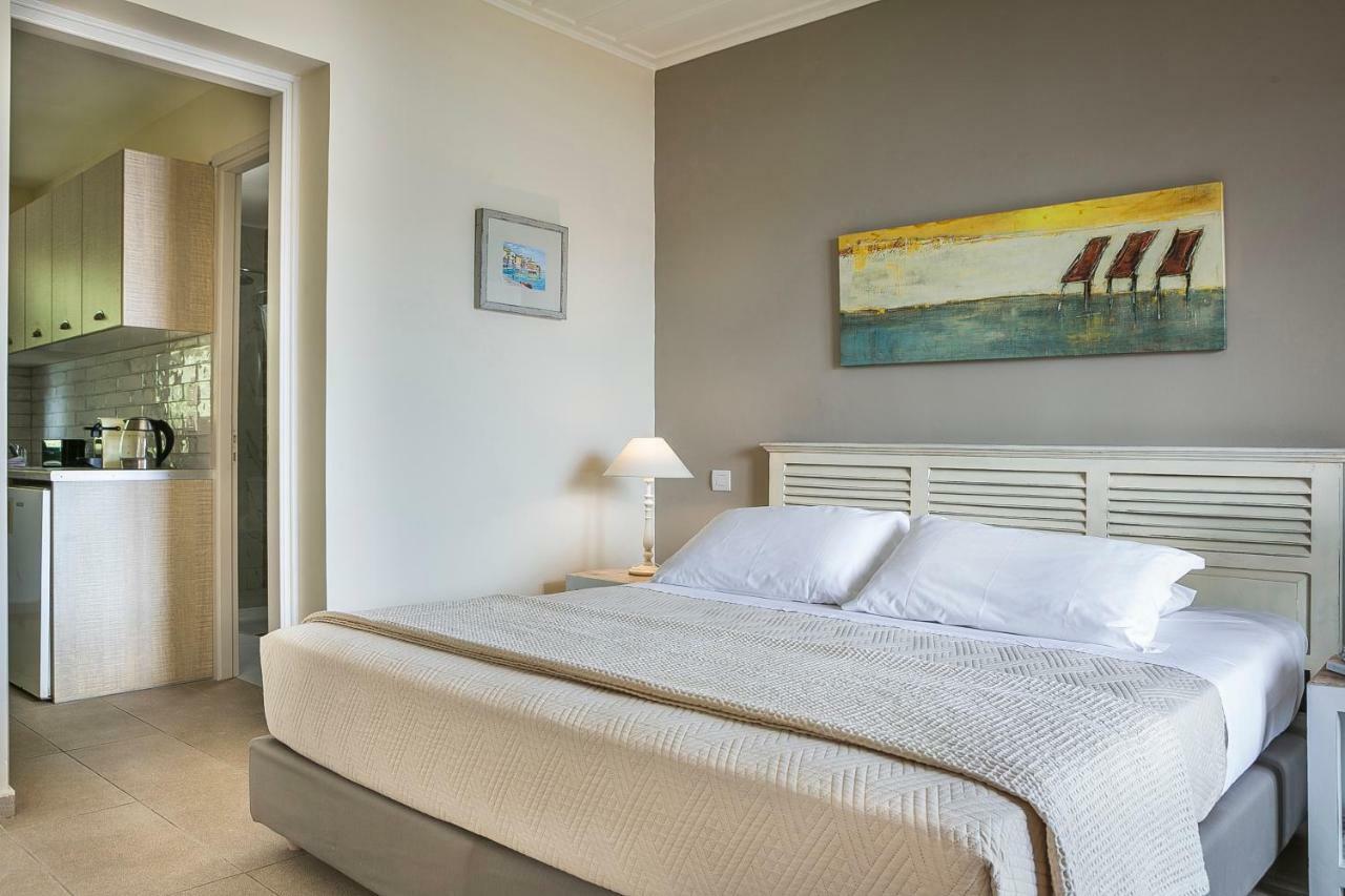 Martini Waterfront Suites Fiskardo Esterno foto