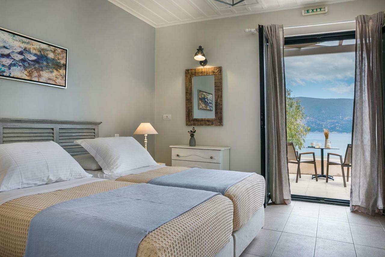 Martini Waterfront Suites Fiskardo Esterno foto