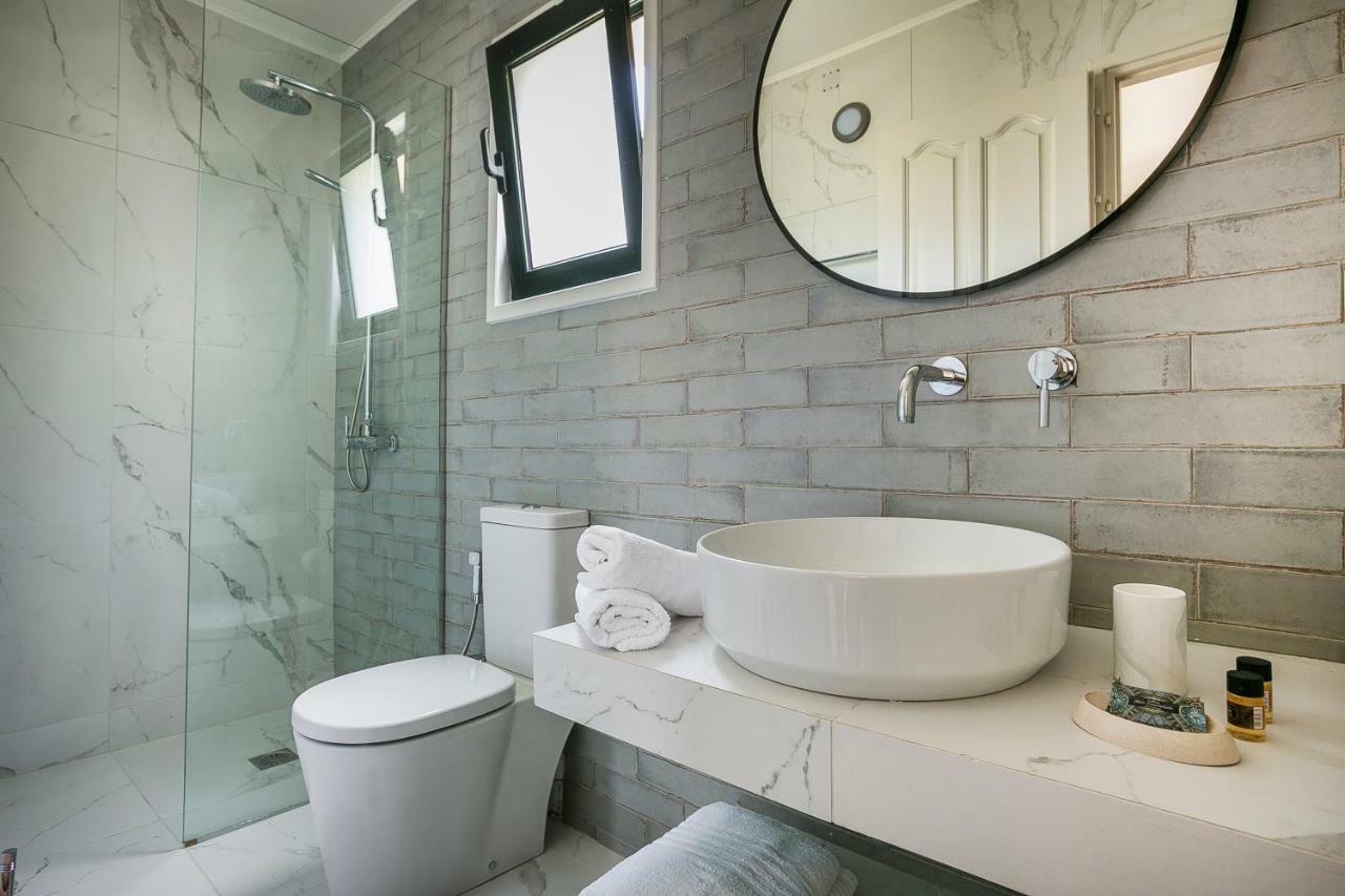 Martini Waterfront Suites Fiskardo Esterno foto