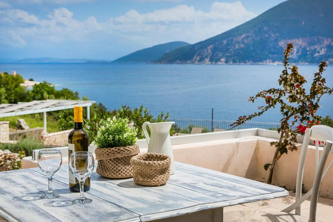 Martini Waterfront Suites Fiskardo Esterno foto