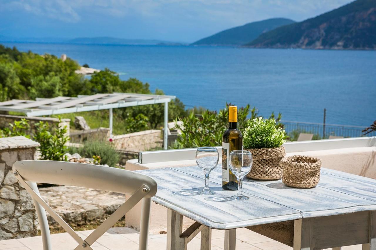 Martini Waterfront Suites Fiskardo Esterno foto