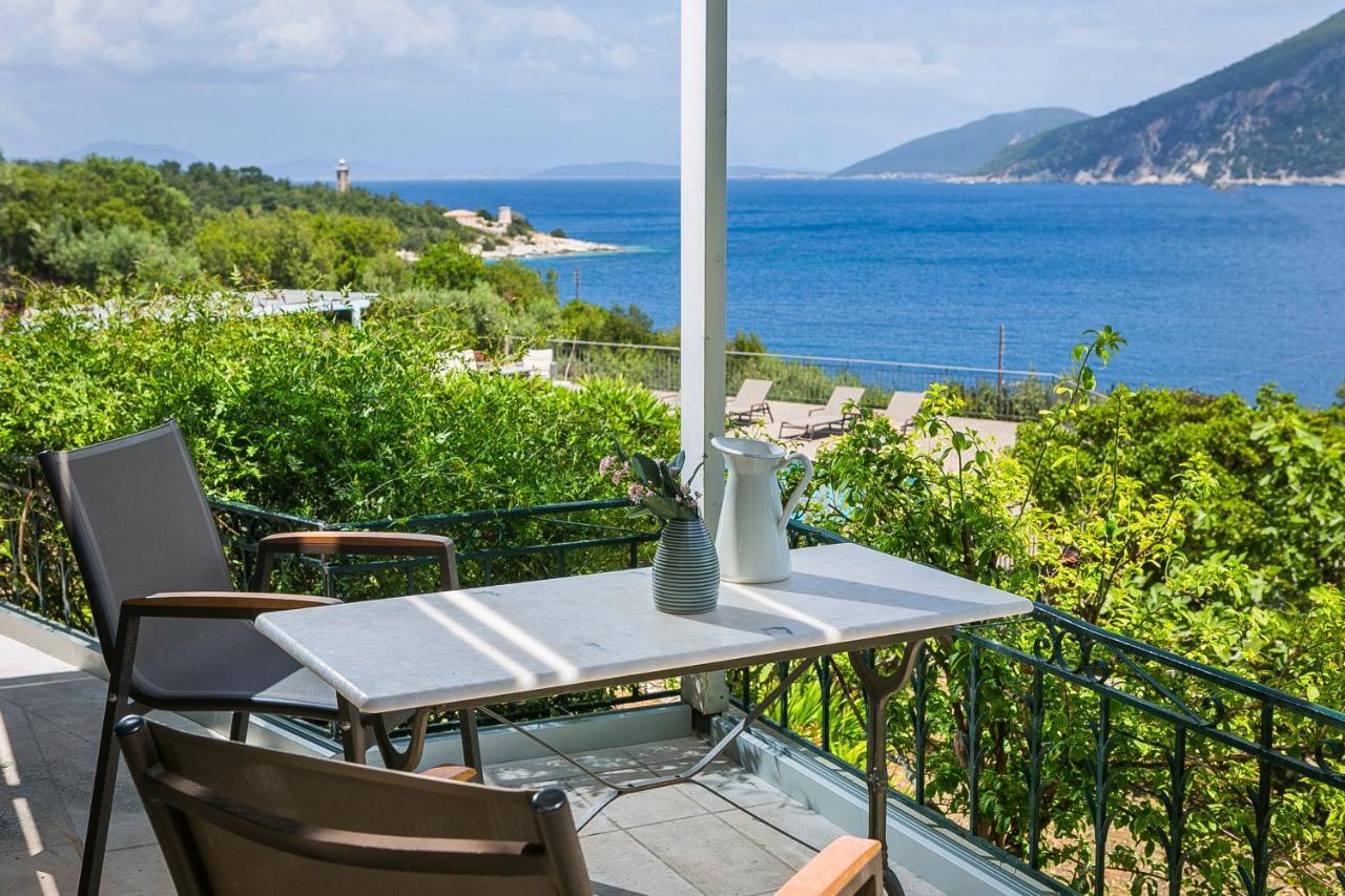 Martini Waterfront Suites Fiskardo Esterno foto