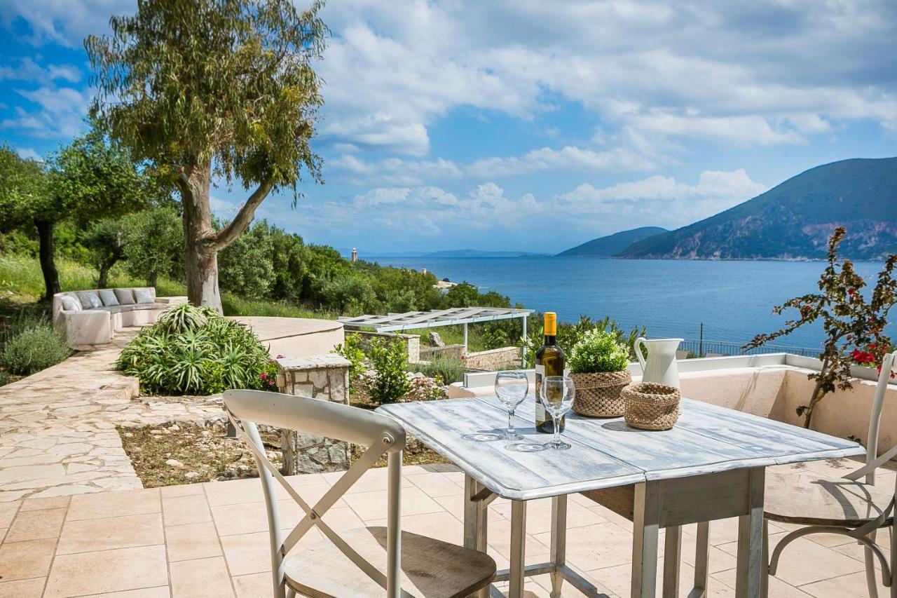 Martini Waterfront Suites Fiskardo Esterno foto